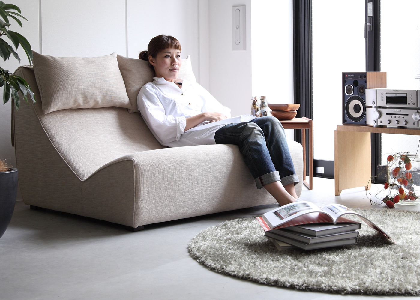 映画鑑賞にピッタリのソファ「Relaxed Sofa 2人掛けソファ」｜ソファ専門店 NOYES