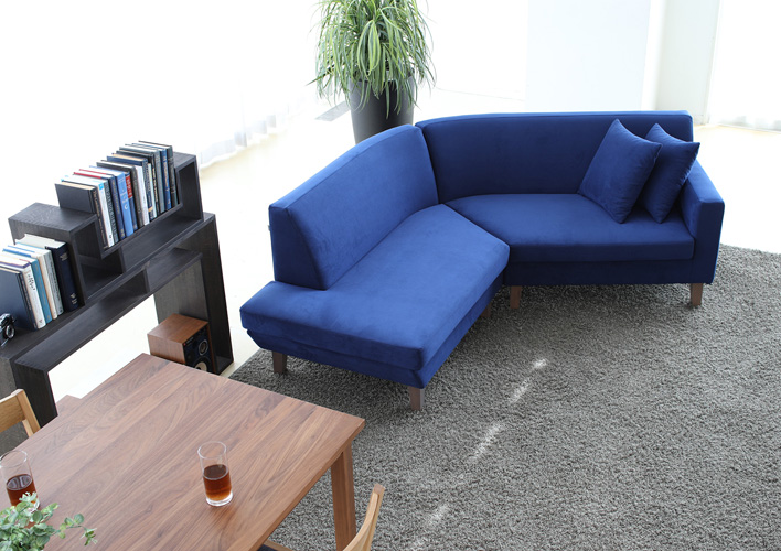 背の位置をお好みの位置に選ぶことができます。:Unison Sofa 背の位置をお好みの位置に選ぶことができます。:Unison Sofa