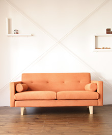 大人気2人掛けソファ「Volster Sofa 2人掛けソファ」：デザイン｜日本