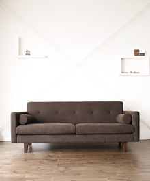 どこか懐かしく、とても新しい。「Volster Sofa 3人掛けソファ