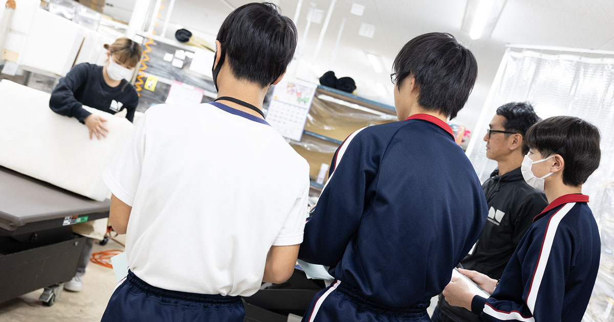 未来をひらく職場体験「名古屋市立日比野中学校」| 国産ソファブランド