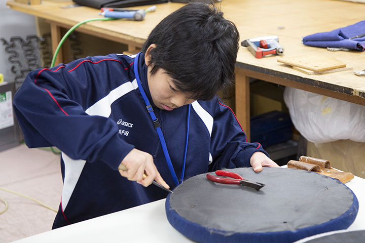 ソファを作ろう。中学生の職場体験　5