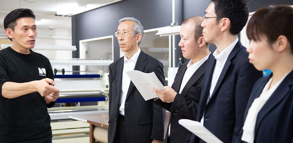 ようこそソファ工場見学 Noyesではソファ工場の見学会積極的に受け入れています 埼玉県職業能力開発協会様 日本を代表する国産ソファブランド Noyes