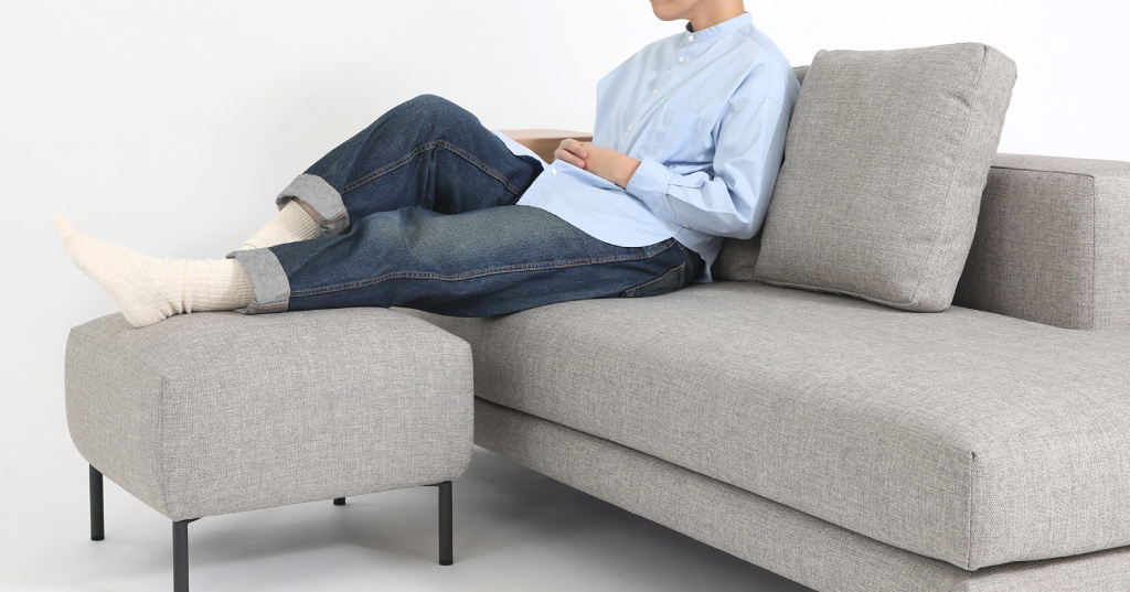 オットマンとはどう使うのか？スツールとの違いやレイアウト方法を解説