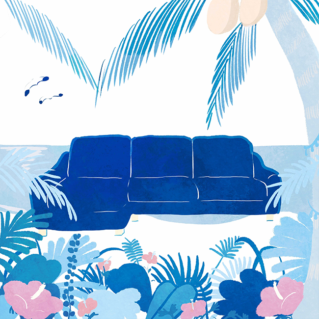 リビングの青いソファは、ハワイの海みたいにあたたかく
