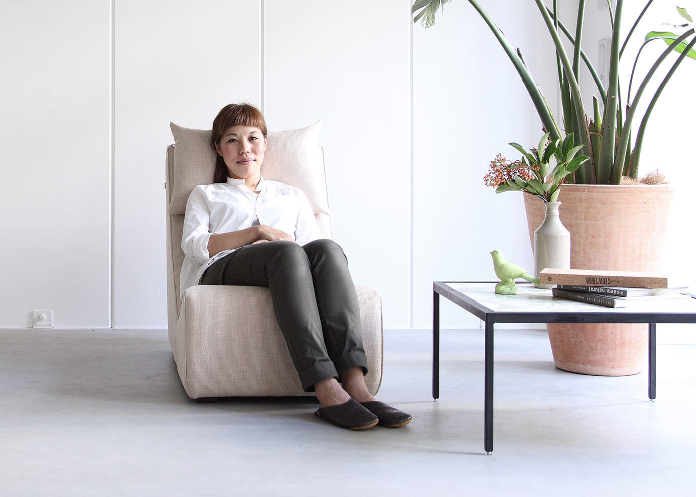 映画鑑賞にピッタリのソファ「Relaxed Sofa 1人掛けソファ」｜日本を代表する国産ソファブランド NOYES