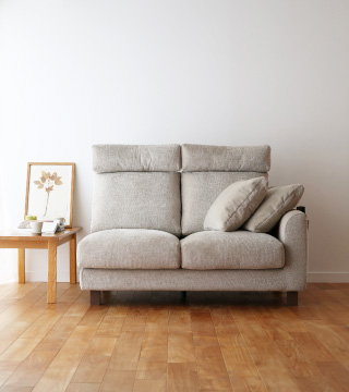 読書やTVをゆったり楽しむ-2人掛けソファ | 国産ソファブランド NOYES