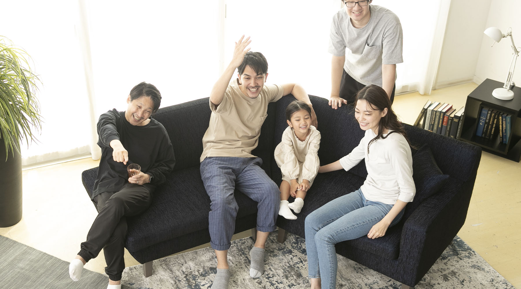 3人掛けソファを探す：人を招いて楽しく過ごす｜日本を代表する国産 