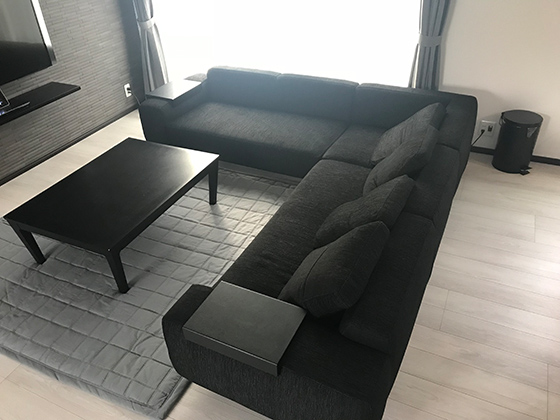 NOYES ソファ アームテーブル レザーブラック 廃盤品 ソファのある暮らし - 岡山県 Y.U様邸 | 国産ソファブランド NOYES