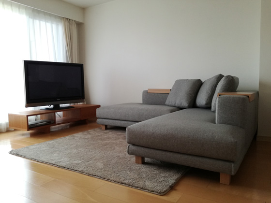 100％本物保証！ 北海道札幌市にお住まいのS.M様邸のお部屋｜日本を代表する国産 2人掛け・3人掛けソファ