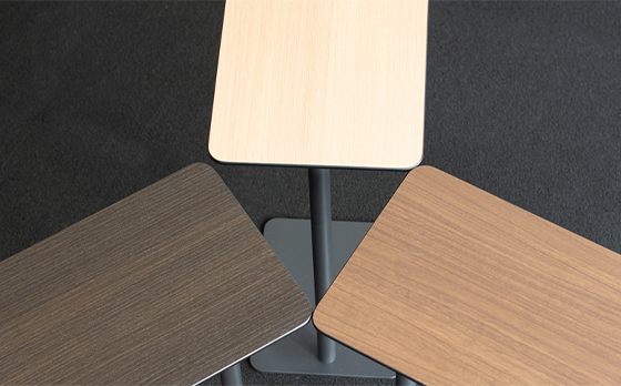 Eterno Legno Cielia サイドテーブルが標準装備 | 国産ソファブランド