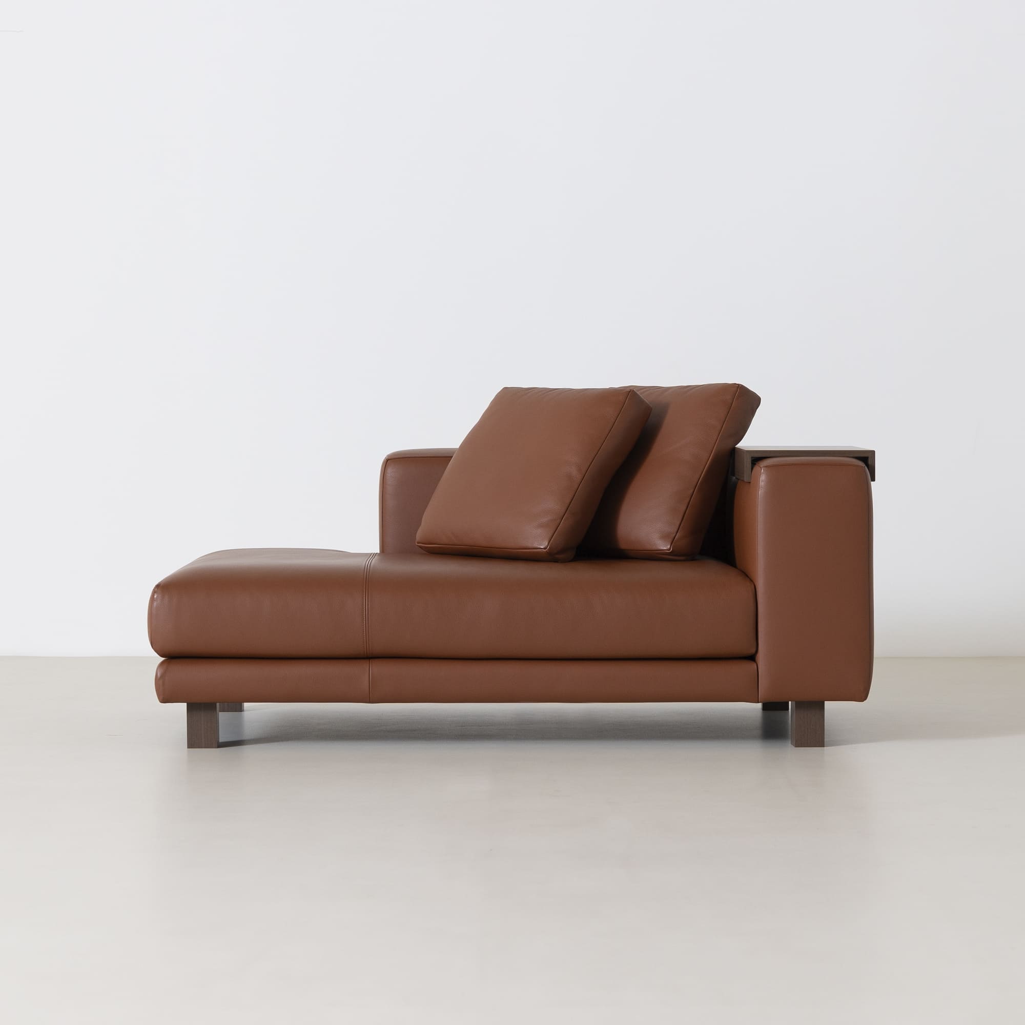 工場再整備ソファ「Decibel Standard 2人掛け片ひじ」 | 国産ソファ