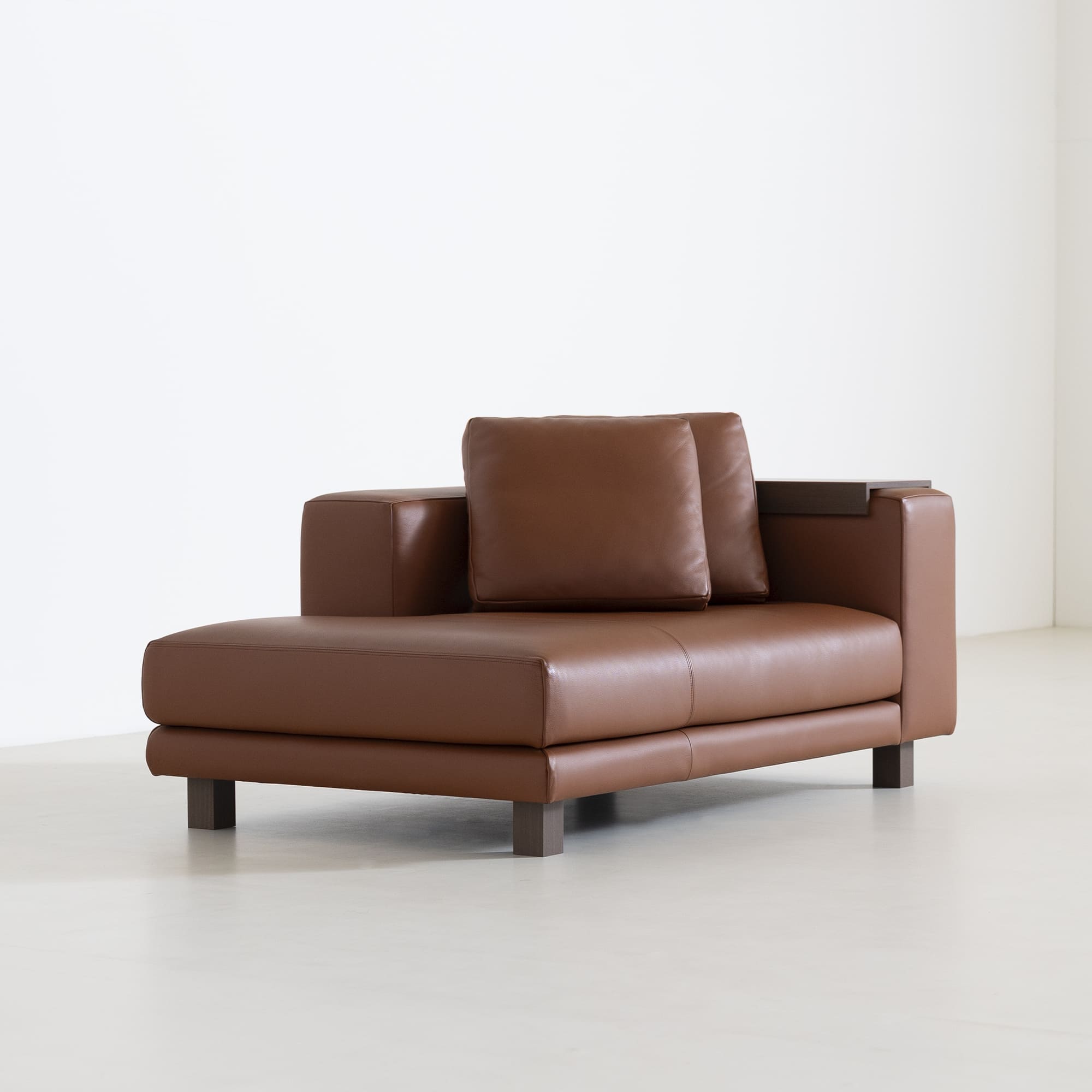 工場再整備ソファ「Decibel Standard 2人掛け片ひじ」 | 国産ソファ