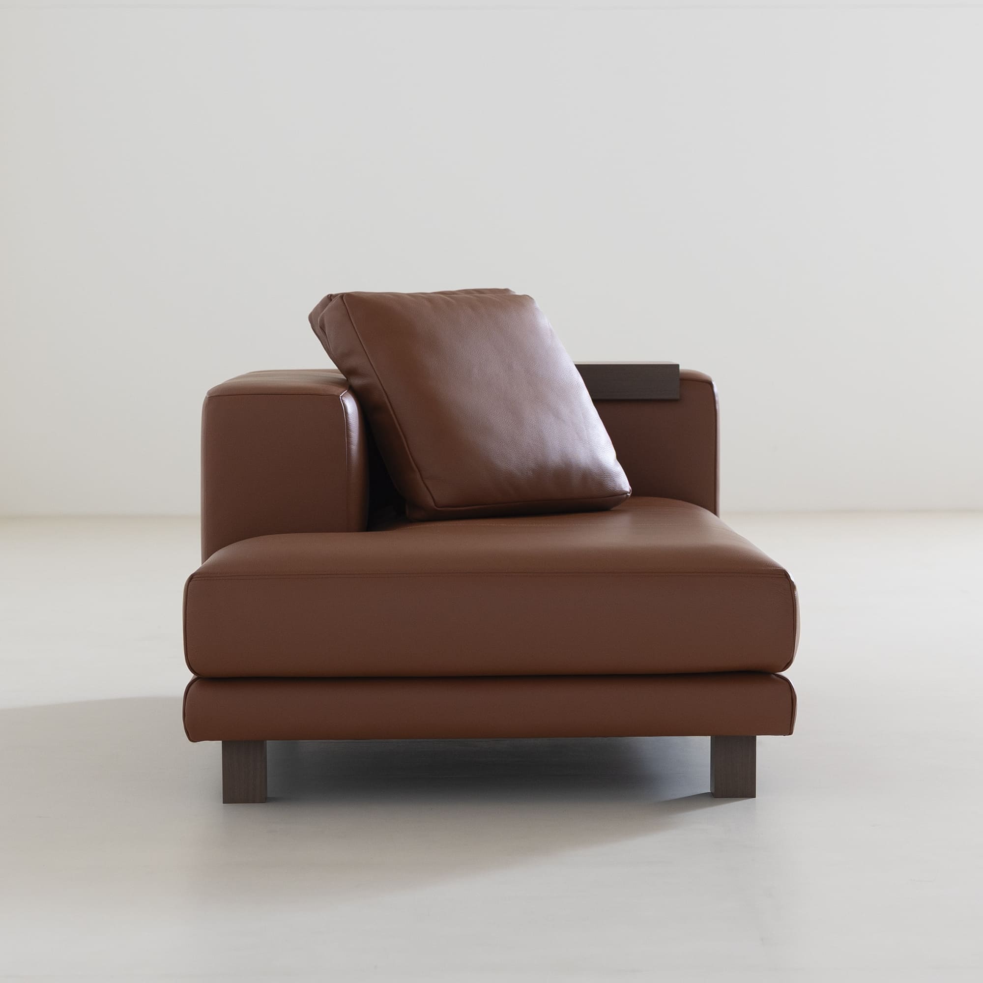 工場再整備ソファ「Decibel Standard 2人掛け片ひじ」 | 国産ソファ